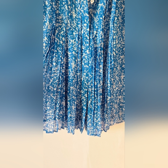 Diane Von Furstenberg 100% Silk Pleated Sleeveless Flowy Top Size 2 - Picture 4 of 8